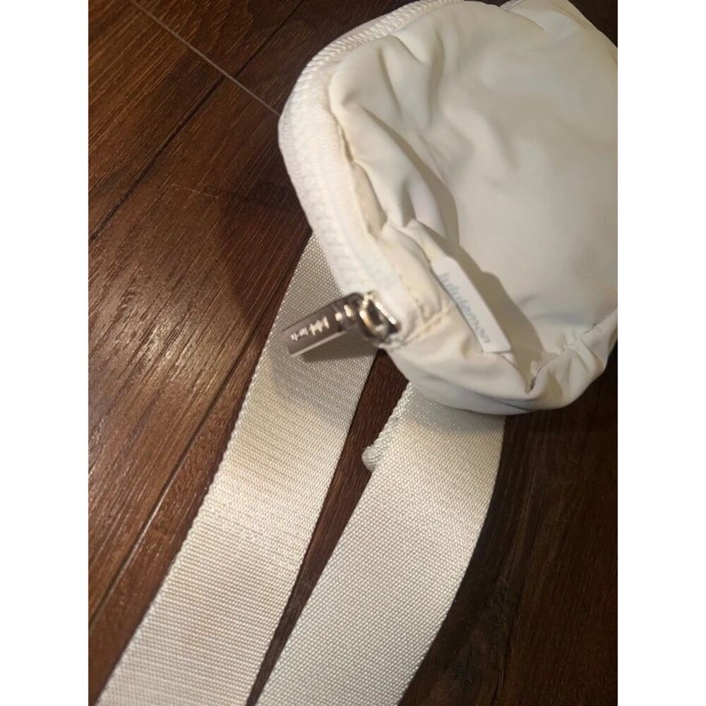 Lululemon 1L Belt Bag, White - Picture 5 of 7
